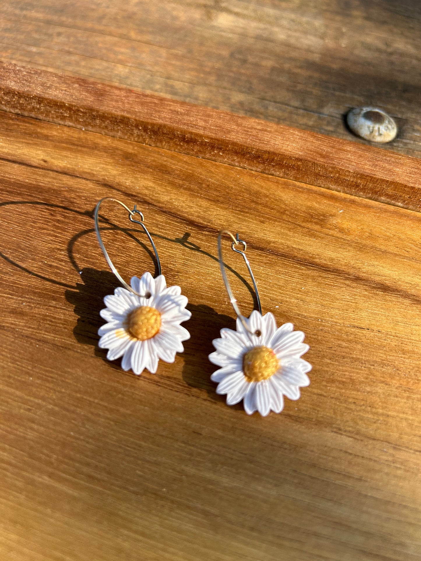 White Daisy earrings