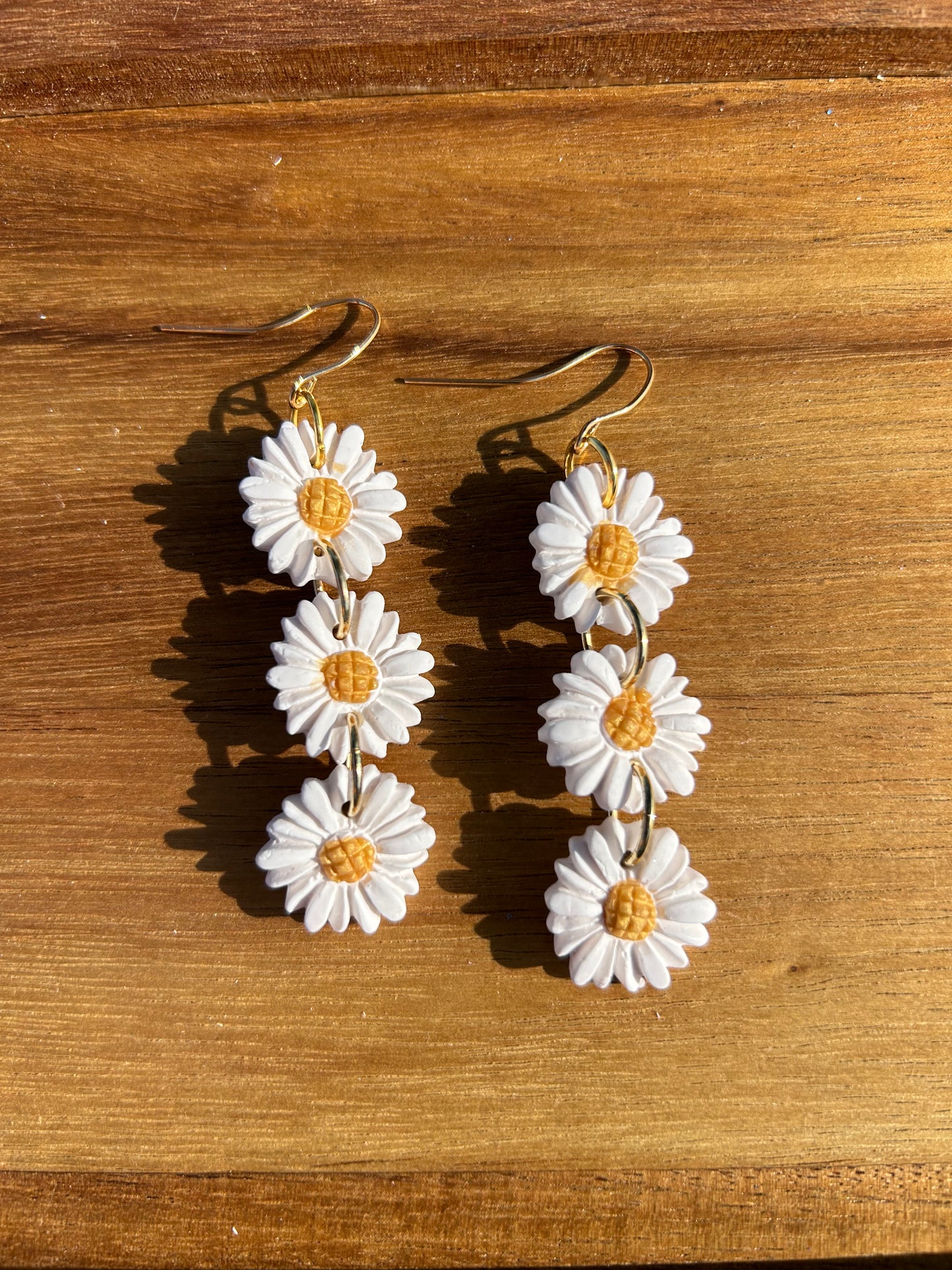 White Daisy earrings