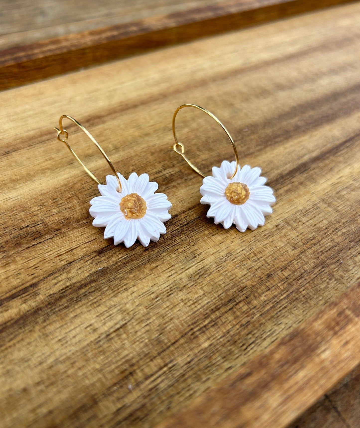 White Daisy earrings