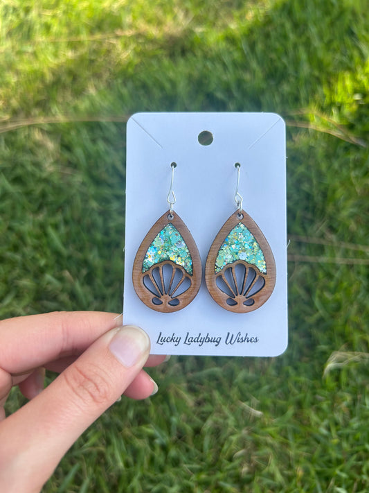 Teardrop Shells wooden earrings