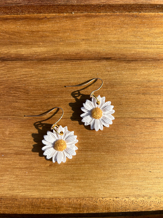 White Daisy earrings