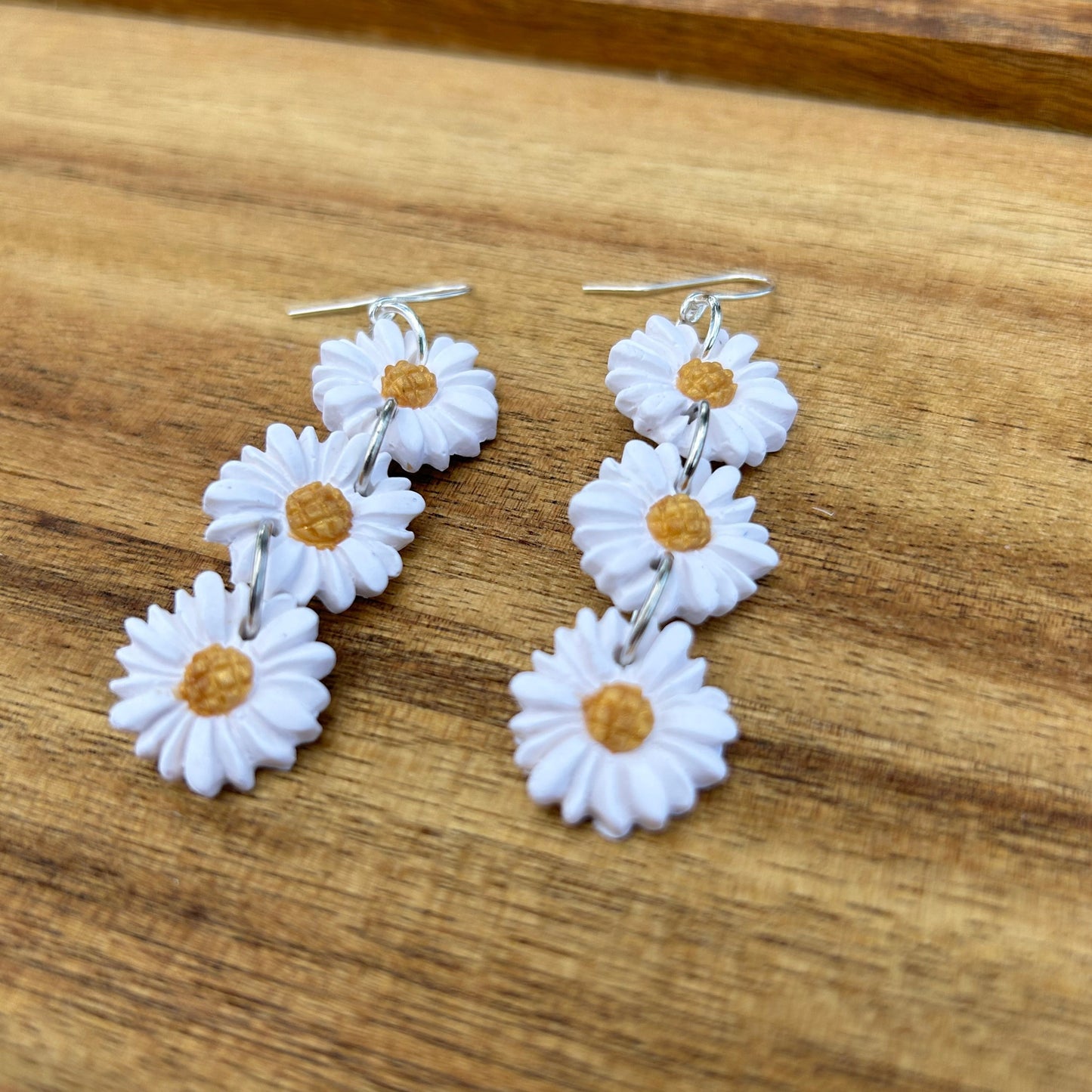 White Daisy earrings