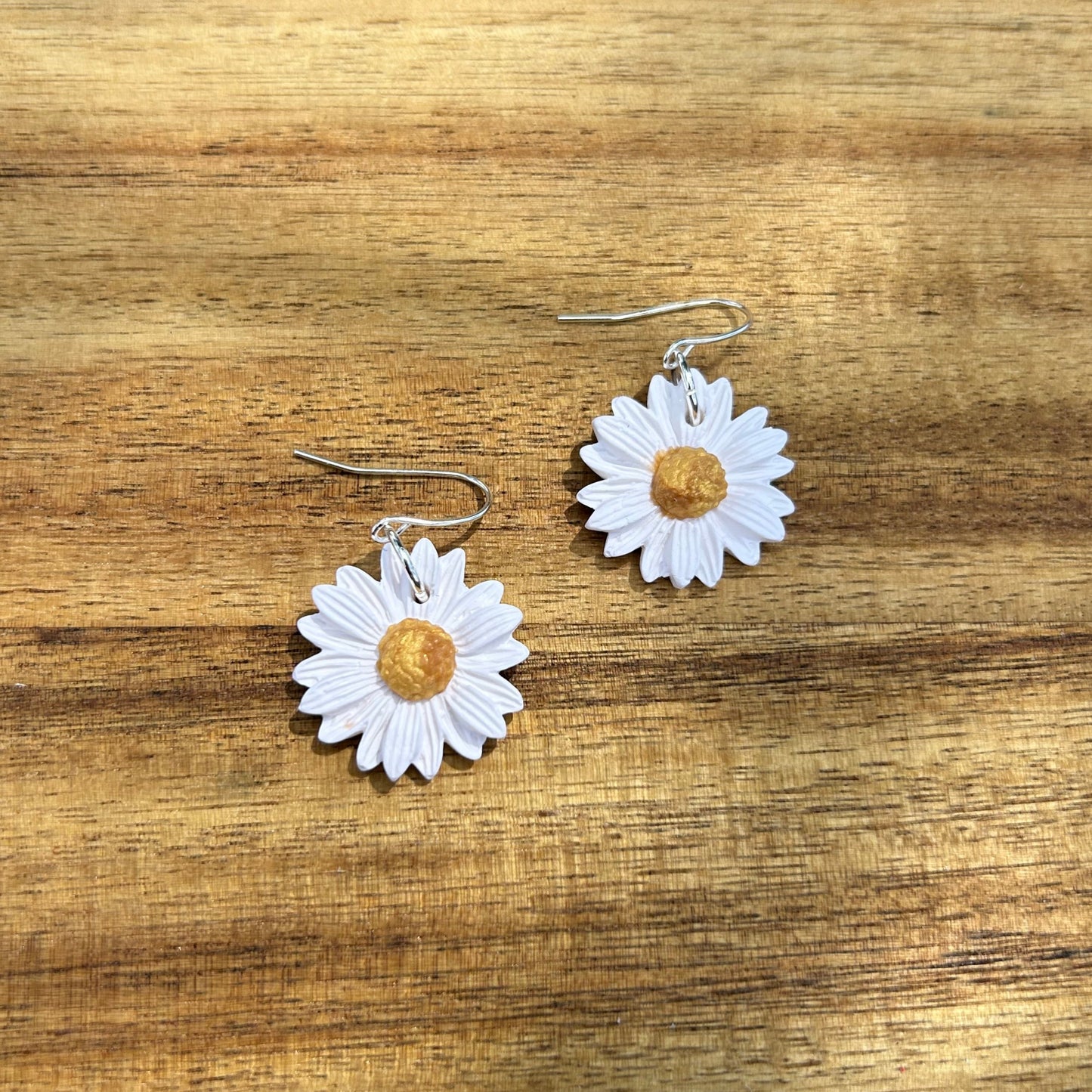 White Daisy earrings